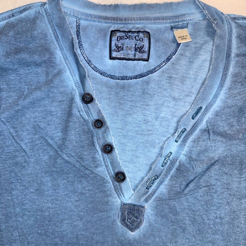 Men's Diesel Distressed Short-Sleeve Henley Size Small - Picture 3 of 6